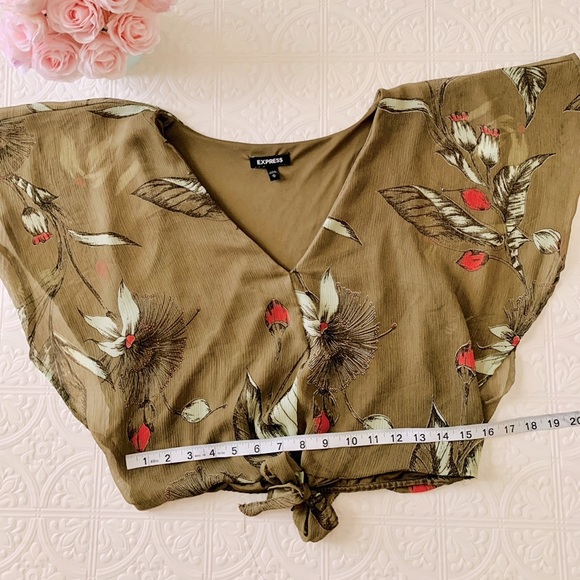 Express Floral Crop Top with bow tie waist - Picture 3 of 4
